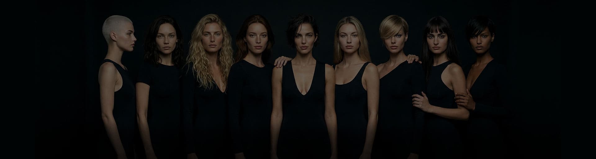 Jouw kleding.
Onze AI modellen & Locaties.
Eén complete campagne