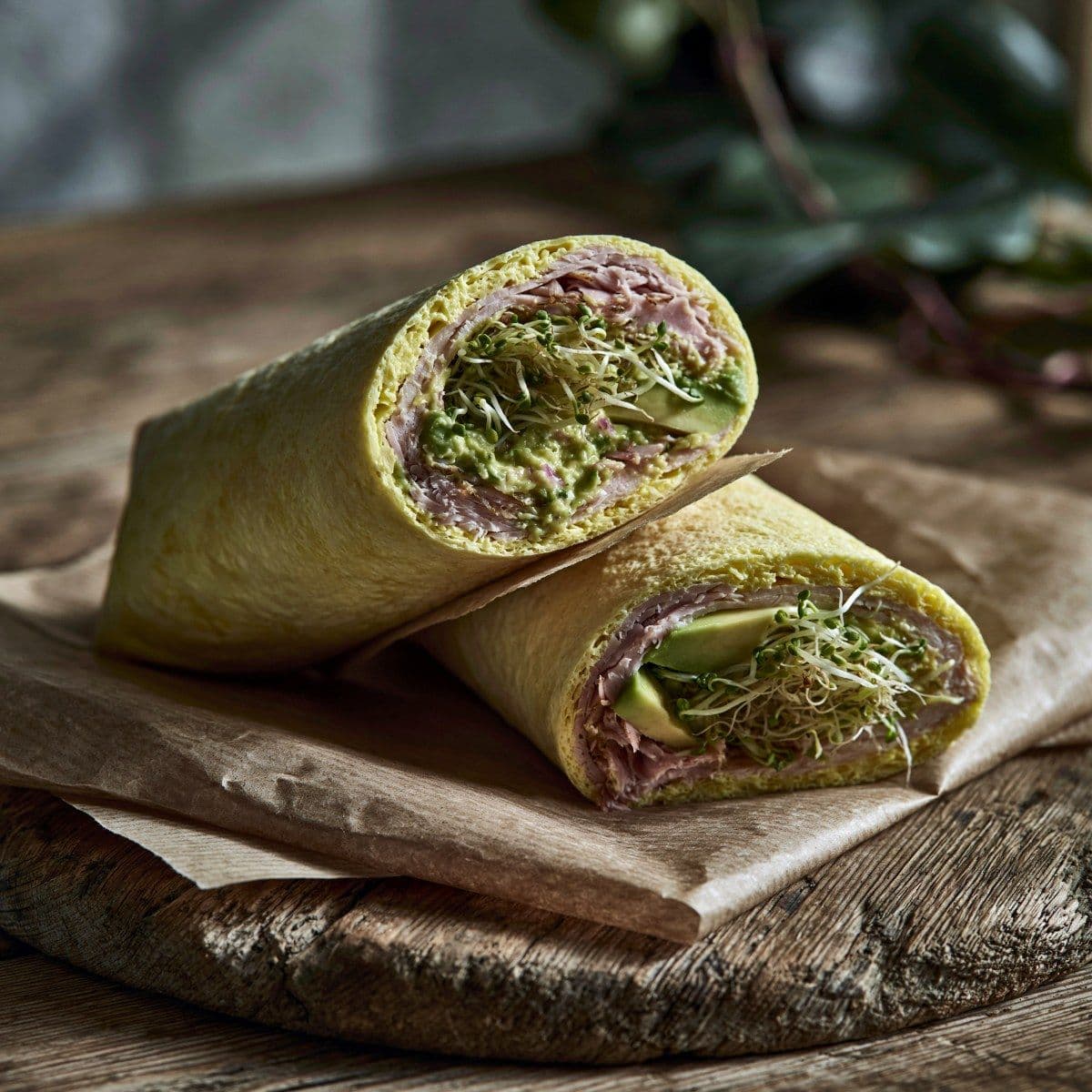Eiwrap met avocado, kalkoen & kiemgroenten